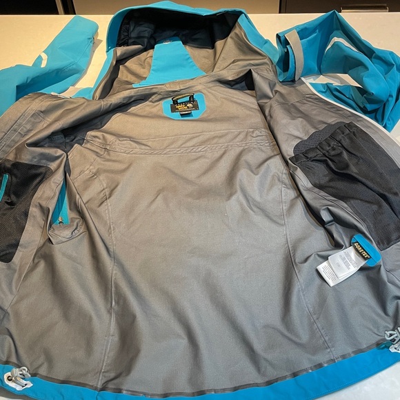 Mountain Hard Wear GoreTex Woman Size M jacket ⭐️⭐️⭐️⭐️ - Picture 14 of 17